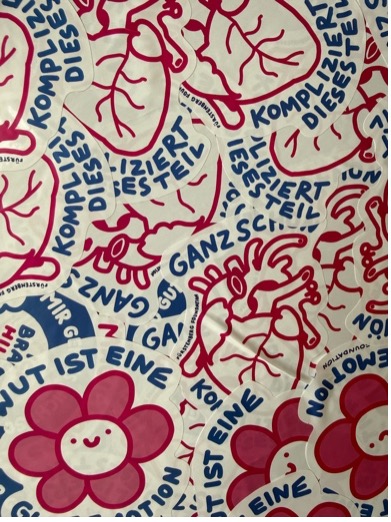 Sticker von einem Herz mit dem Titel "Dieses komplizierte Teil"